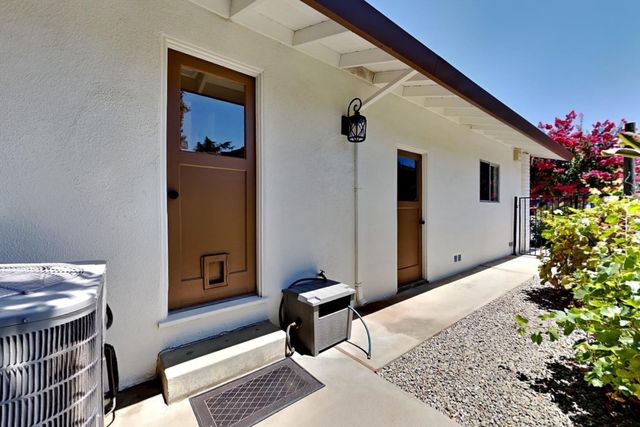 909 Newcastle Ct, Modesto, CA 95355