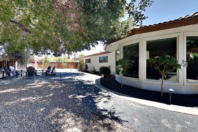 909 Newcastle Ct, Modesto, CA 95355