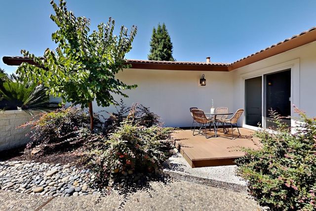 909 Newcastle Ct, Modesto, CA 95355