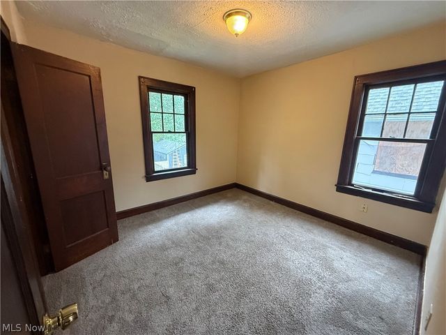 130 E Emerling Avenue, Akron, OH 44301