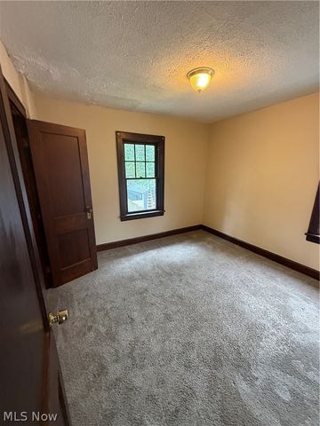 130 E Emerling Avenue, Akron, OH 44301