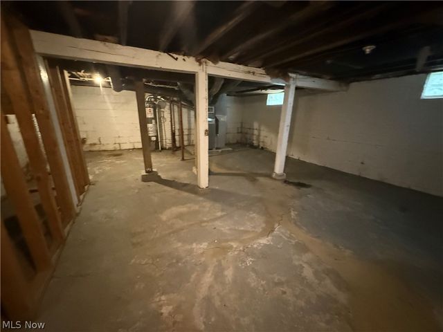 130 E Emerling Avenue, Akron, OH 44301