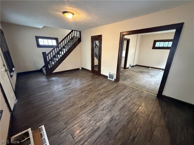 130 E Emerling Avenue, Akron, OH 44301