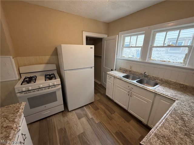 130 E Emerling Avenue, Akron, OH 44301