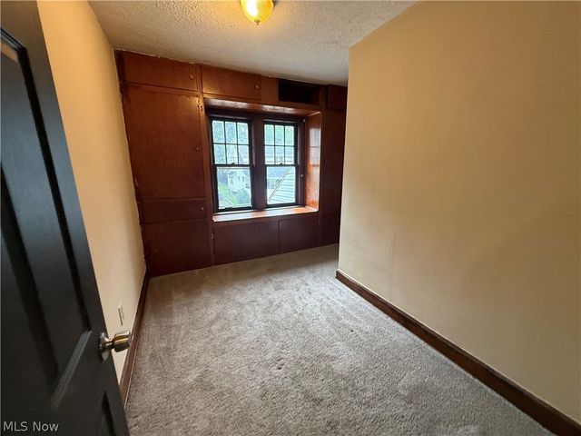 130 E Emerling Avenue, Akron, OH 44301