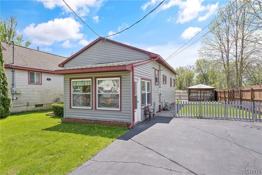 3362- 3363 Hayes Road, Lysander, NY 13027
