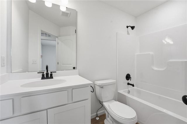 12416 E Acacia Drive, Lee's Summit, MO 64086