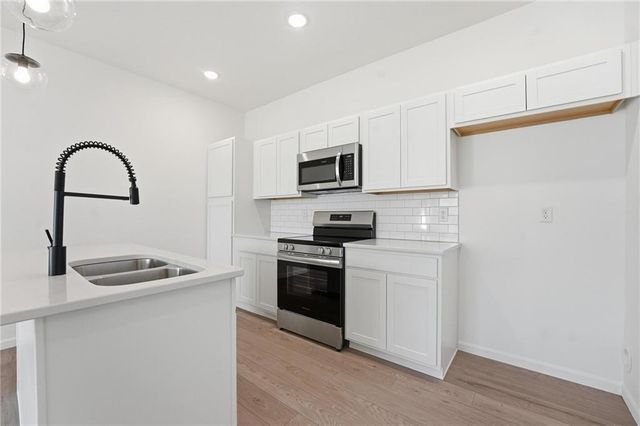 12416 E Acacia Drive, Lee's Summit, MO 64086
