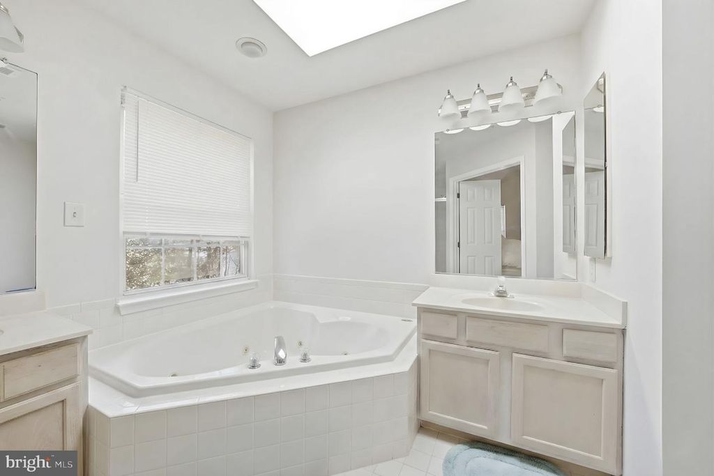 Image 7 of property listing at 6203 WOOD POINTE DR, Glenn Dale, MD 20769