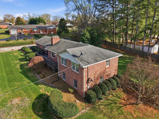 303 Kelly Dr, Decherd, TN 37324