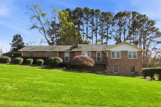 303 Kelly Dr, Decherd, TN 37324