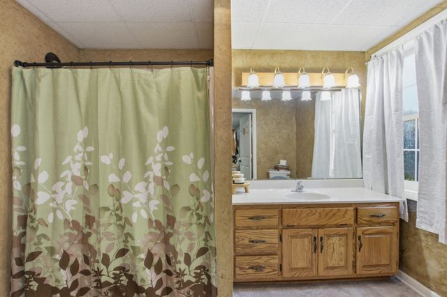 303 Kelly Dr, Decherd, TN 37324