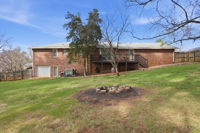 303 Kelly Dr, Decherd, TN 37324