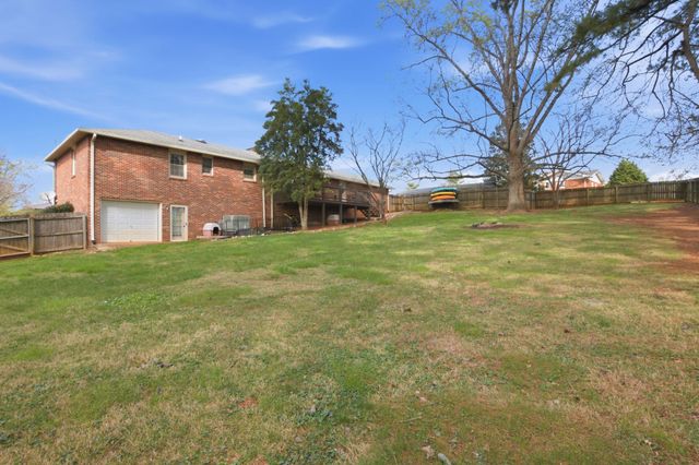 303 Kelly Dr, Decherd, TN 37324