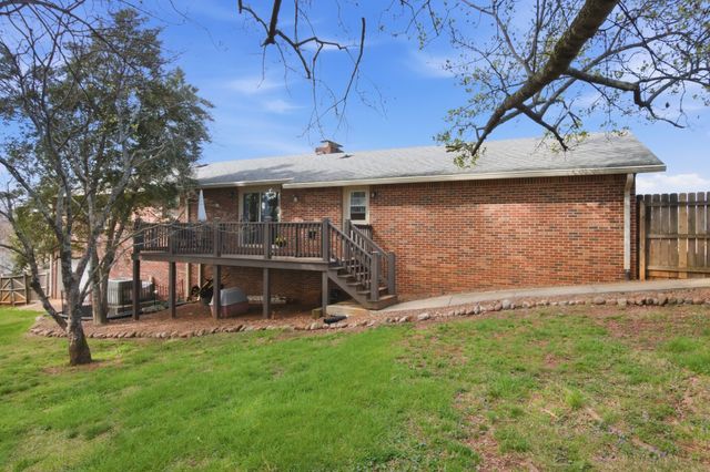 303 Kelly Dr, Decherd, TN 37324