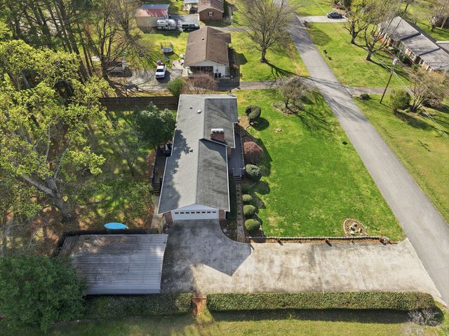 303 Kelly Dr, Decherd, TN 37324