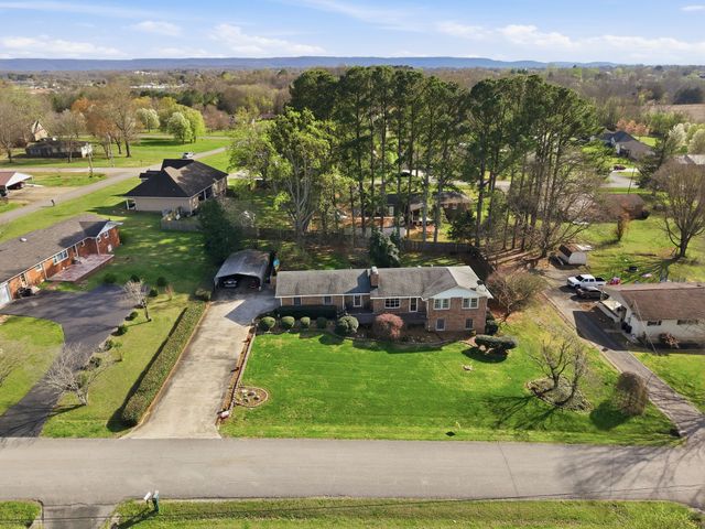 303 Kelly Dr, Decherd, TN 37324