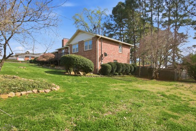 303 Kelly Dr, Decherd, TN 37324