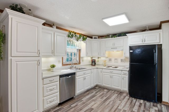 303 Kelly Dr, Decherd, TN 37324