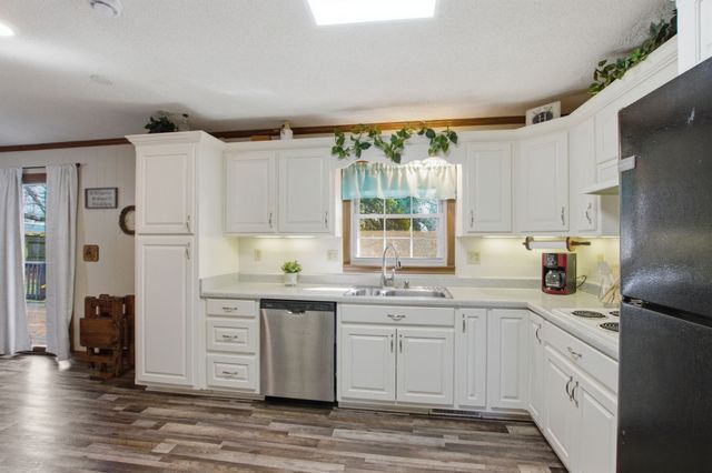 303 Kelly Dr, Decherd, TN 37324