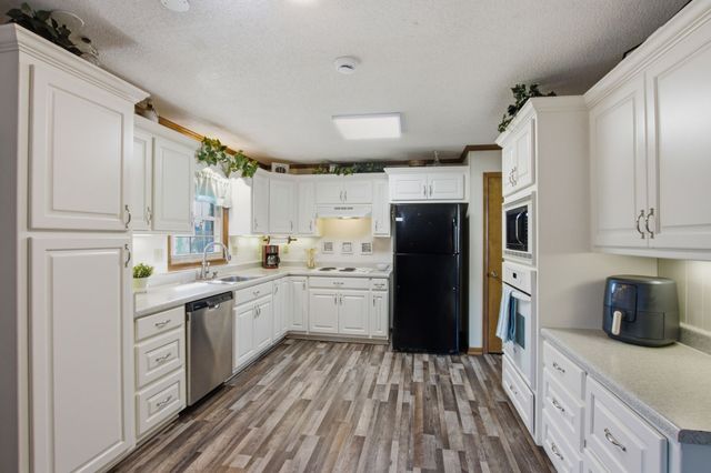 303 Kelly Dr, Decherd, TN 37324