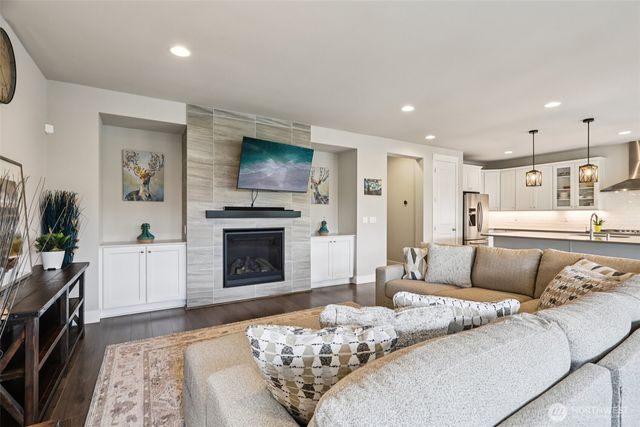 23607 SE 269th Court, Maple Valley, WA 98038