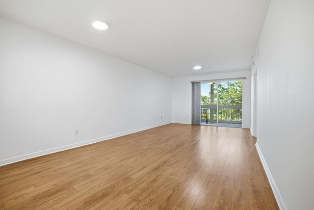 7739 Southampton Ter 411, Tamarac, FL 33321