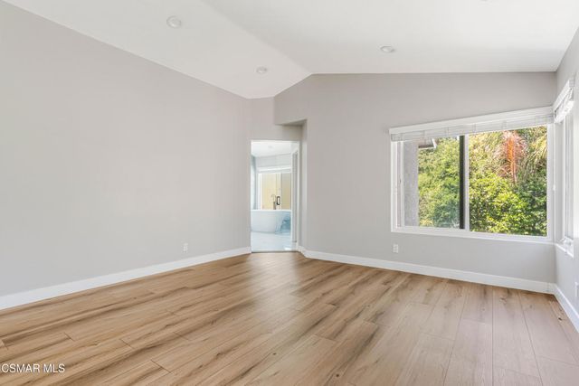493 Messina Place, Oak Park, CA 91377