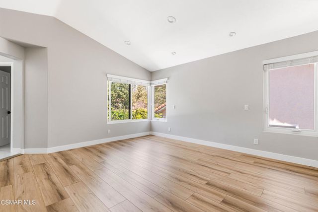 493 Messina Place, Oak Park, CA 91377