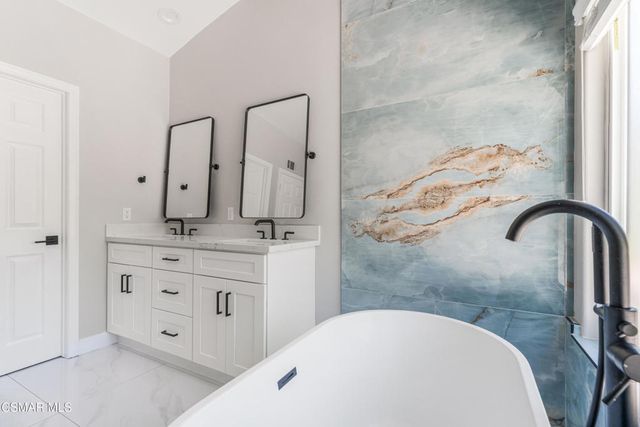 493 Messina Place, Oak Park, CA 91377