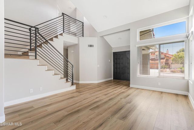 493 Messina Place, Oak Park, CA 91377