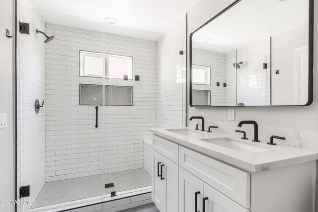 493 Messina Place, Oak Park, CA 91377
