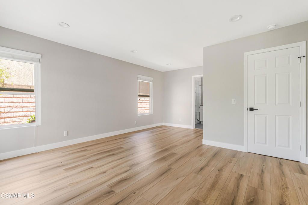 Image 13 of property listing at 493 Messina Place, Oak Park, CA 91377