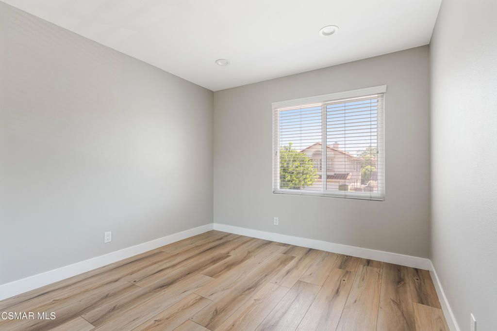 Image 18 of property listing at 493 Messina Place, Oak Park, CA 91377
