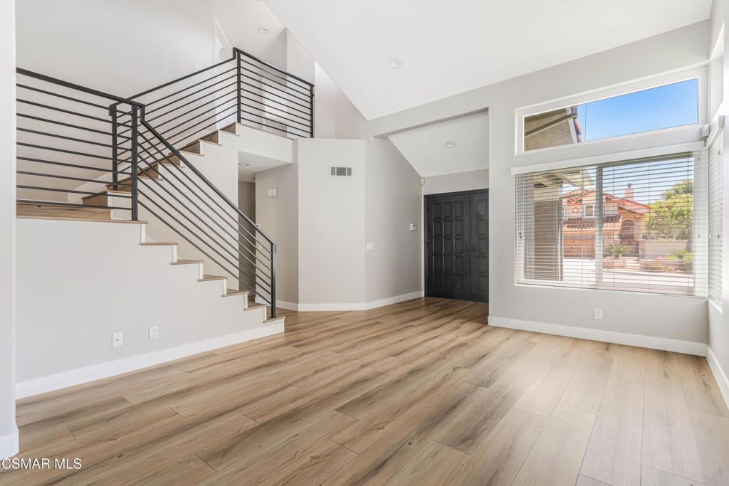 Image 2 of property listing at 493 Messina Place, Oak Park, CA 91377