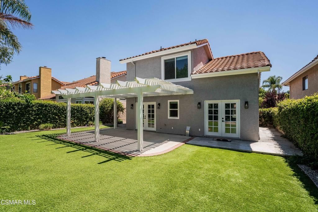 Image 20 of property listing at 493 Messina Place, Oak Park, CA 91377