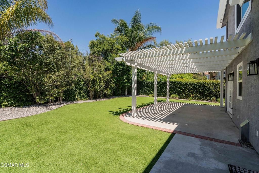 Image 21 of property listing at 493 Messina Place, Oak Park, CA 91377