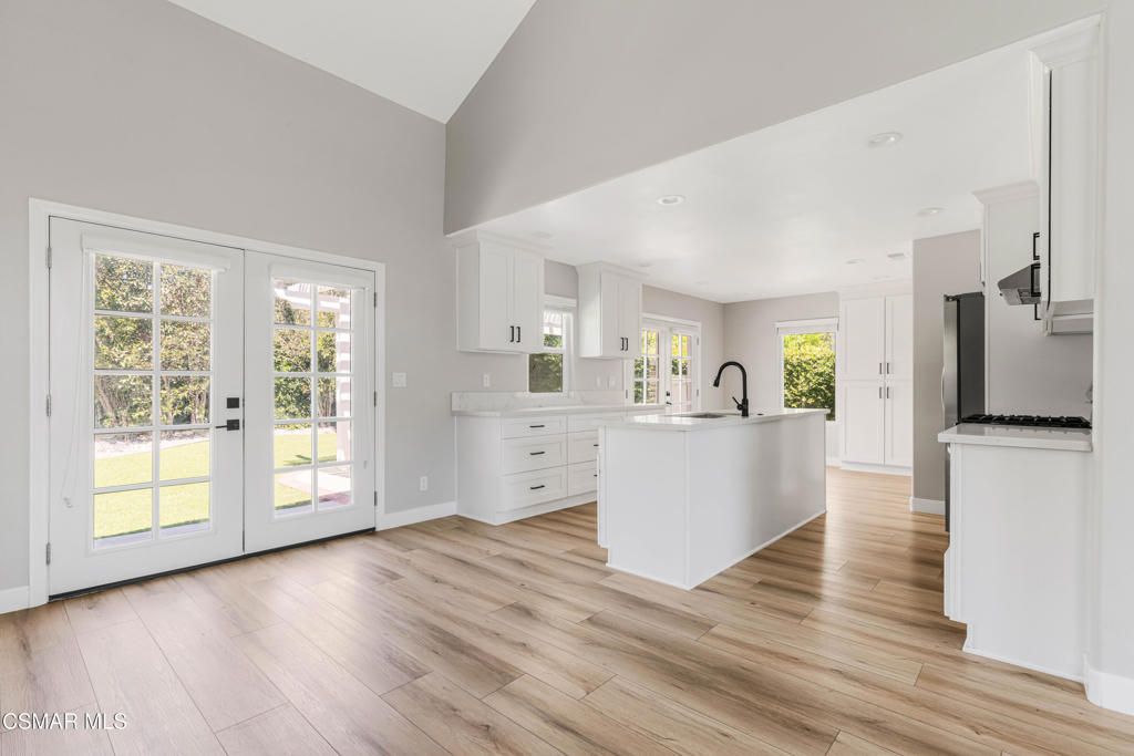 Image 5 of property listing at 493 Messina Place, Oak Park, CA 91377