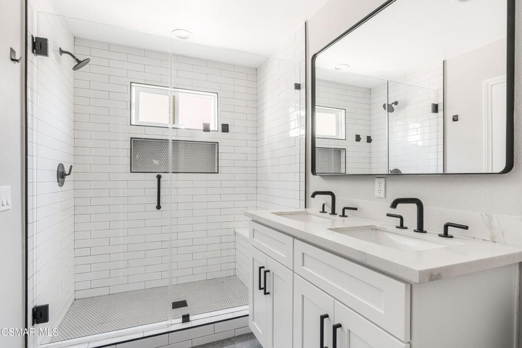Image 8 of property listing at 493 Messina Place, Oak Park, CA 91377