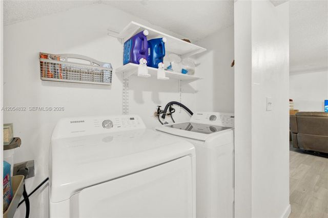 15460 SW 82nd Lane 403, Miami, FL 33193