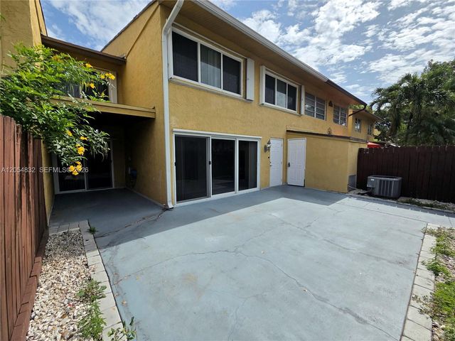 15460 SW 82nd Lane 403, Miami, FL 33193