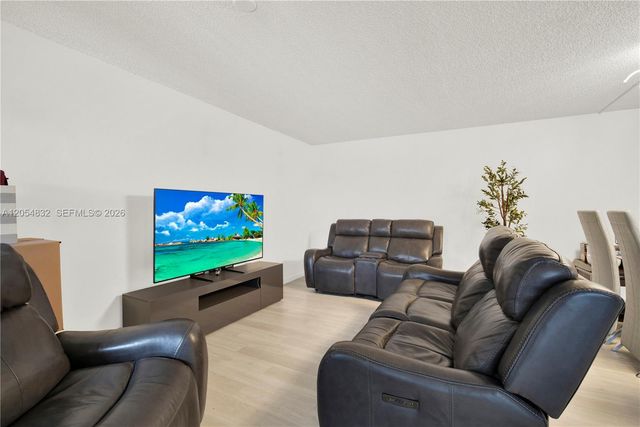 15460 SW 82nd Lane 403, Miami, FL 33193