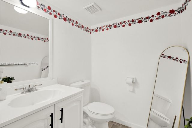 15460 SW 82nd Lane 403, Miami, FL 33193