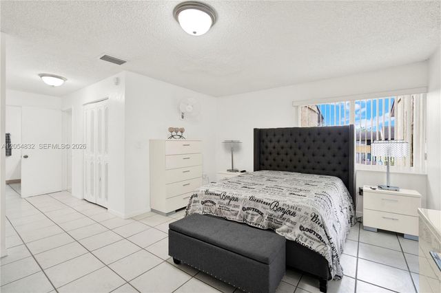 15460 SW 82nd Lane 403, Miami, FL 33193