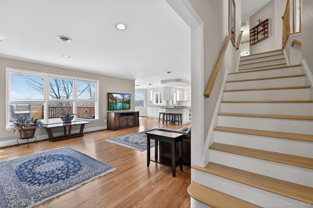 18 Almond Tree Lane, Warwick, NY 10990