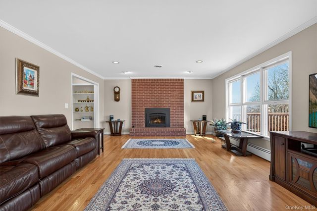 18 Almond Tree Lane, Warwick, NY 10990