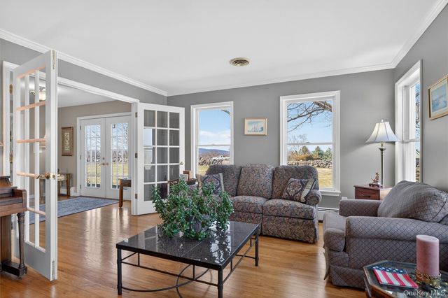 18 Almond Tree Lane, Warwick, NY 10990