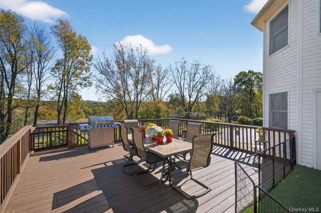 18 Almond Tree Lane, Warwick, NY 10990