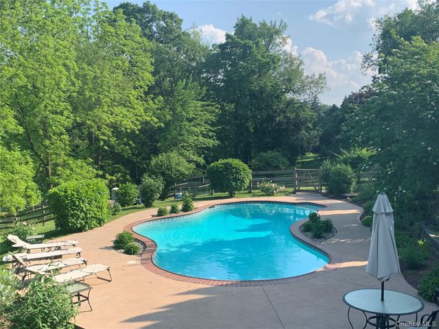 18 Almond Tree Lane, Warwick, NY 10990