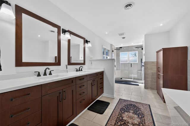 18 Almond Tree Lane, Warwick, NY 10990